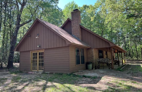 Avinger House | Priv Hidden retreat ATV trails spa fishing outdoor activities
