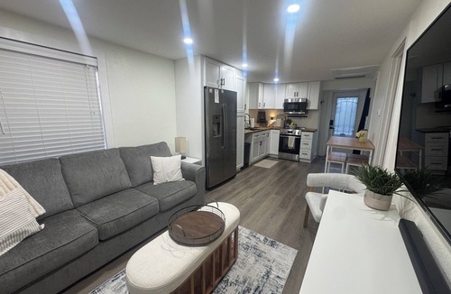 Greater Northdale Apartment | Private 1 bedroom 1 bathroom guest apt, full kitchen, private driveway/entrance