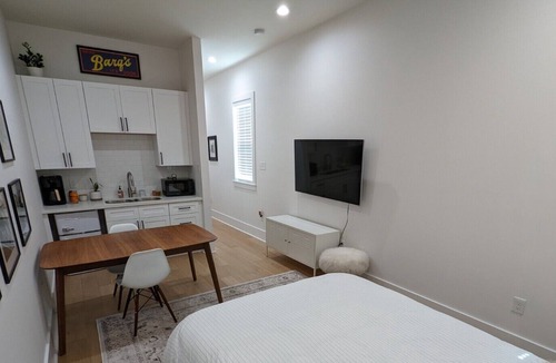 Milan House | Private 1 BR Uptown Gem! Walk to St. Charles!