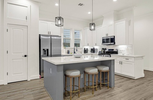 Greater Third Ward House | Private 4BR Townhome w/Game Room, 15mins NRG/Medical Center Sleeps 11