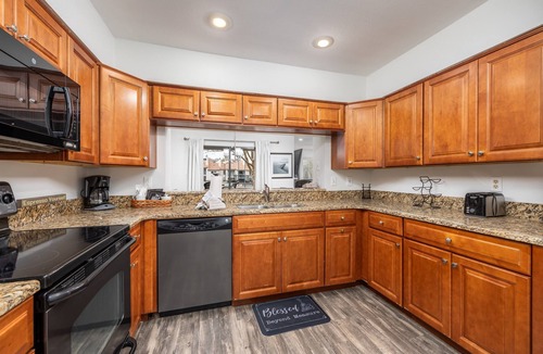 Four Mile Village House | Private Beach Access! Tennis! Pickleball!