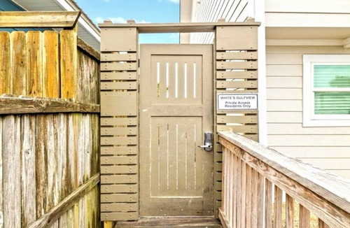 White's Gulfview House | Private Beach Access! Bikes, Yard & Pet-Friendly | Clareon Cottage 30A