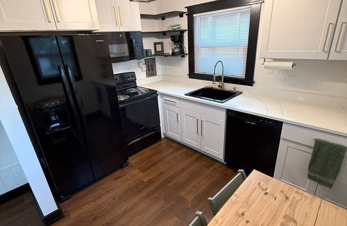 Tallahassee Cottage | Private bungalow within quaint Tallahassee neighborhood.