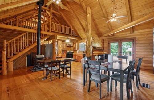 Woodville Cabin | Private Cabin Estate w/Pool Near Woodville TX