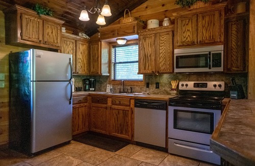 Smithville Cabin | Private Cabin Hideaway Retreat with scenic views - 30 miles from Broken Bow