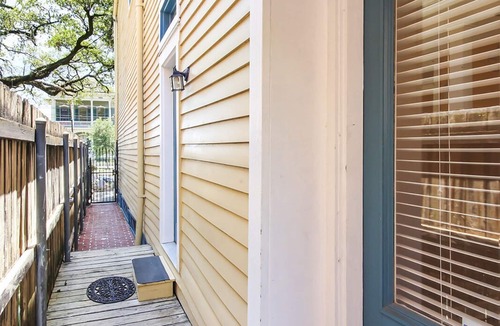 Faubourg Livaudais Condo | PRIVATE COURTYARD! ST.CHARLES AVE! GARDEN DISTRICT!