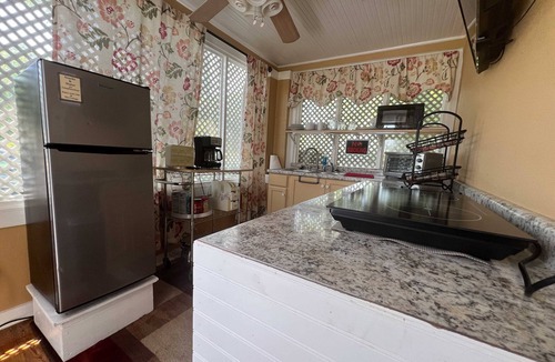 Gulfport Cottage | Private Cozy Cottage