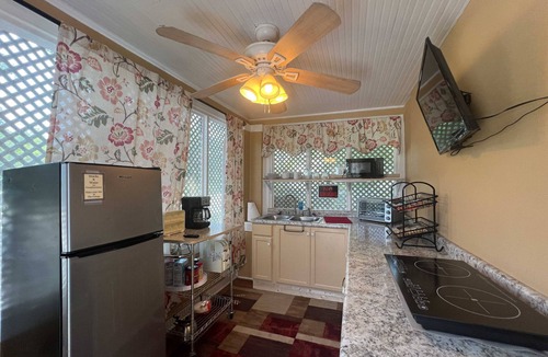 Gulfport Cottage | Private Cozy Cottage