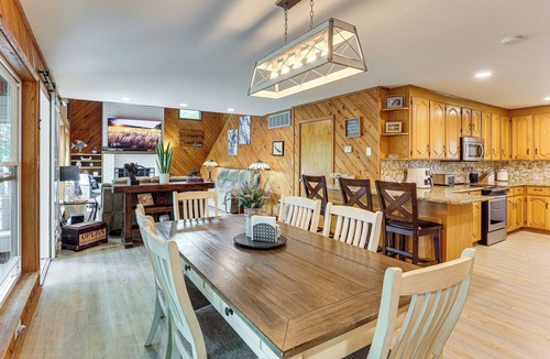 Jefferson House | Private Dock + Decks: Lake O' the Pines Escape