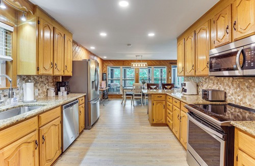 Jefferson House | Private Dock + Decks: Lake O' the Pines Escape