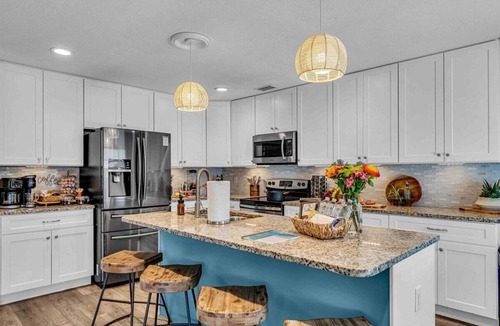 Whitfield House | Private Family Oasis |Heated Pool | Mini Golf | Game Room | Near IMG | Beaches