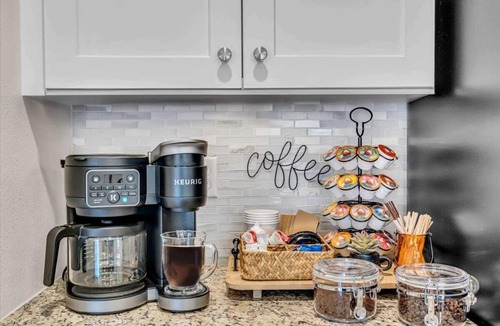 Whitfield House | Private Family Retreat |Heated Pool | Mini Golf | Game Room | Near IMG | Beaches