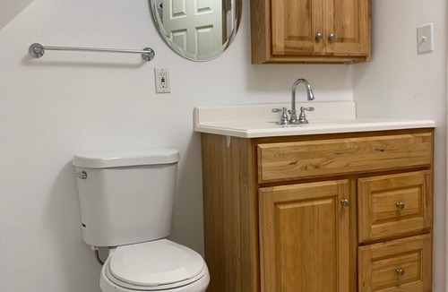 Little Woods House | Private Guest House Near Downtown
