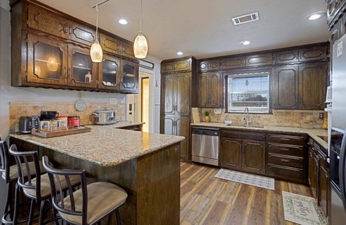 Calera House | Private Guest Suite + Zipline + Hot Tub + Starlink + Game Room-Near Lake Texoma