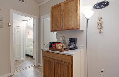 Calera House | Private Guest Suite + Zipline + Hot Tub + Starlink + Game Room-Near Lake Texoma