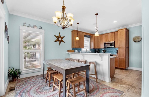 Frangista Beach House | Private Heated Pool🌊Walk 2 Beach~Beach Service~4 Bikes~4BR Neptune's🔱 Nook