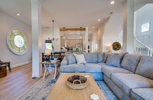 Crystal Beach House | Private Heated Pool - 3 Min Walk to Beach - Golf Cart - 3 Kings Suites-Sleeps 10