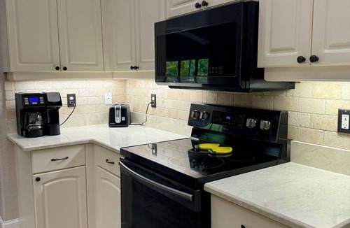 Englewood East House | Private Heated Pool + Swim-Up Bar Mins to Beach