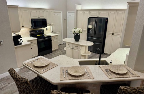 Englewood East House | Private Heated Pool + Swim-Up Bar Mins to Beach