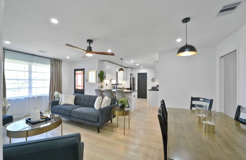 Garden Oaks House | Private home sleeps 8 with fenced yard, fast WiFi, modern smart TVs, and ample parking + 2-car garage—near the Heights & Downtown. Includes a primary king ensuite for added privacy.