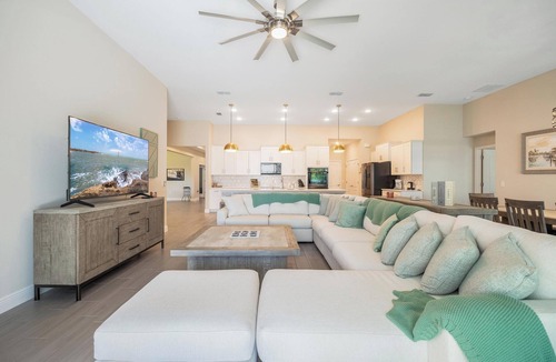 Mariner House | Private Lake Retreat 3 King Beds, 5 Bedrooms, Pool & Spa, Pool Table, 3129 Sq Ft