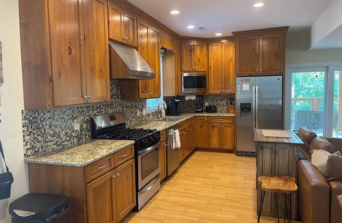 Shelby Cottage | Private Lay Lake Peninsula, 1000ft Shoreline, Boat Ramp, Pool, Docks, Sleeps 9