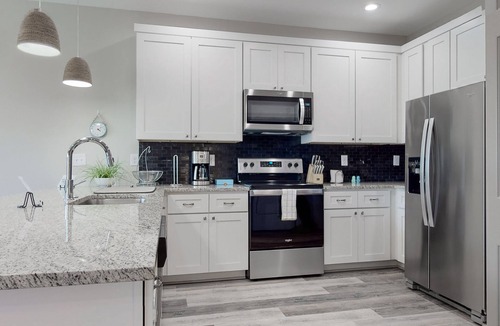 Riviera Beach House | Private Patio | Minutes to Beach! | FLPCB88