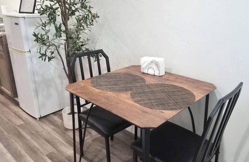 Embassy Hills Apartment | Private & Peaceful Suite | Fast WiFi | Patio | Close to Beaches & Downtown