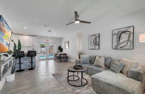 Driftwood House | Private Pool . Fire Pit · BBQ . Family Oasis mins from Hard Rock & Beach