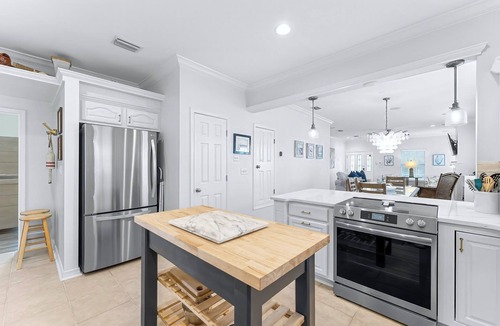 Crystal Beach House | Private Pool + Hot Tub - Block to Beach - Golf Cart - GameRoom - Carriage House