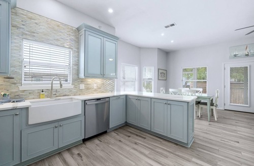Crystal Beach House | Private Pool - Hot Tub - Golf Cart - Block to Beach - Fully Remodeled!