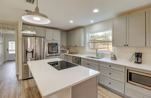 The Villages Cottage | Private Pool & Lake Views: Family Home in Oxford