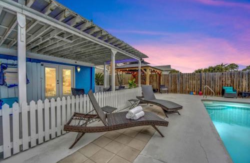 Holiday Beach House | Private Pool Pet Friendly