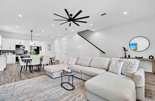 Bahama Beach House | 🌴Private Pool-Walk to Beach-Great Location-Evergreen Unit A☀️