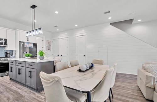 Bahama Beach House | 🌴Private Pool-Walk to Beach-Great Location-Evergreen Unit A☀️