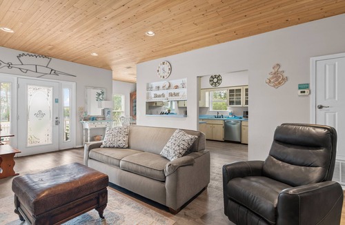 Crystal Beach House | ⭐Private Pool~Wraparound Porch~Balcony~Walk 2 Beach~3BR Crystal Cottage