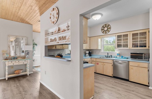 Crystal Beach House | ⭐Private Pool~Wraparound Porch~Balcony~Walk 2 Beach~3BR Crystal Cottage