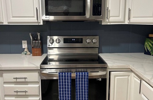 Jamaica Beach House | Private Resort - 1/2 mile to Beach - Tranquil 2 Bedroom in Jamaica Beach