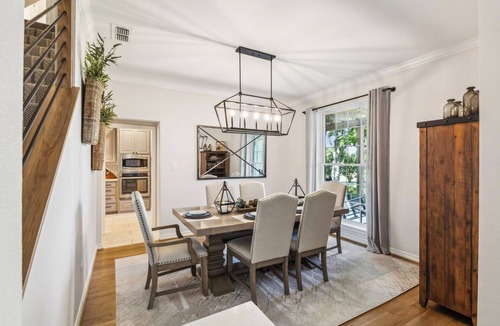 Melissa House | Private Retreat Near Wedding Venues – Pet Friendly with a Hot Tub & Fire Pit!