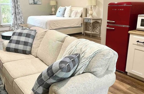 Oxford Apartment | Private studio in farm stay in Oxford, Mississippi