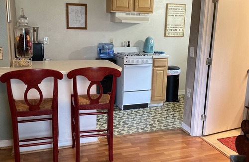Ferry Pass Apartment | PRIVATE STUDIO - PRIVATE ENTRANCE, NEAR THE BEACH! PETS OKAY!