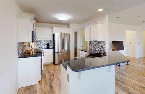 Cedar Grove House | Private sunny stay with an enclosed yard