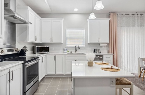 Inlet Beach Heights House | Private Swim Spa Family-Friendly Large One-Story Home Near 30A King Bed