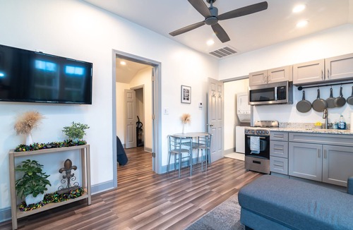 Freret House | Private Uptown Cottage! Walk to Freret, Tulane & St. Charles Street Car