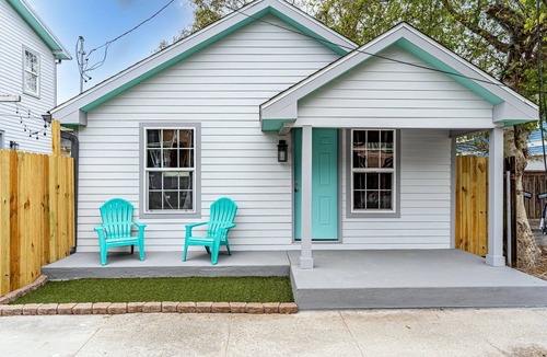 Freret House | Private Uptown Cottage! Walk to Freret, Tulane & St. Charles Street Car