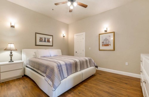 Faubourg Lafayette Apartment | Private 4BR Condo steps from St Charles Ave