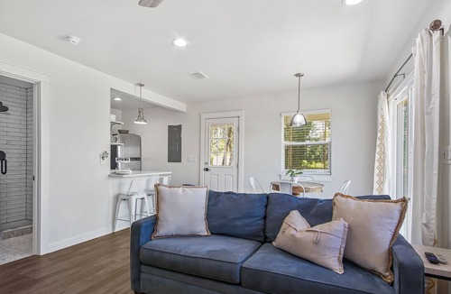 Drummond And Ware Cottage | Private - Waterfront Cottage - Panama City, FL