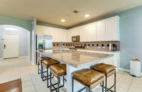 Richmond House | Private Yard & Furnished Patio! Rosenberg Retreat