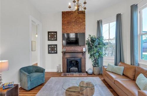 Touro House | Prytania Pearl - 3 Bedroom 2 Bathroom Home