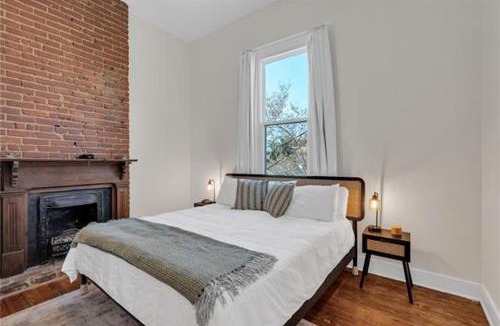 Touro House | Prytania Pearl - 3 Bedroom 2 Bathroom Home